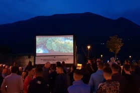 Like all our outdoor screenings, this one was also facilitated by the Solar Cinema Bus ADRIA.
